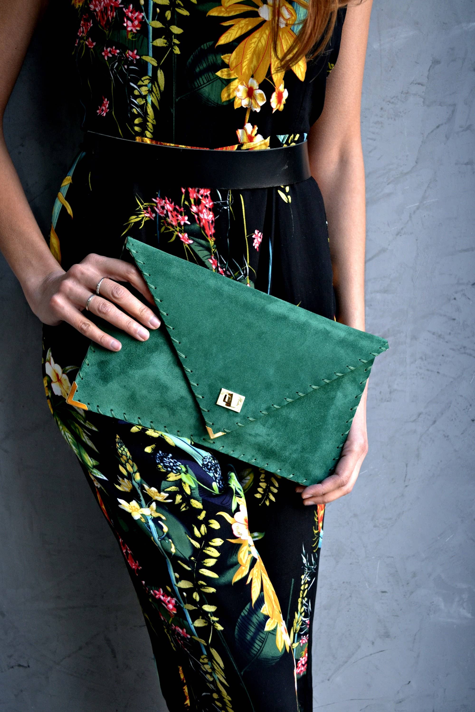 Symmetria suede clutch in emerald