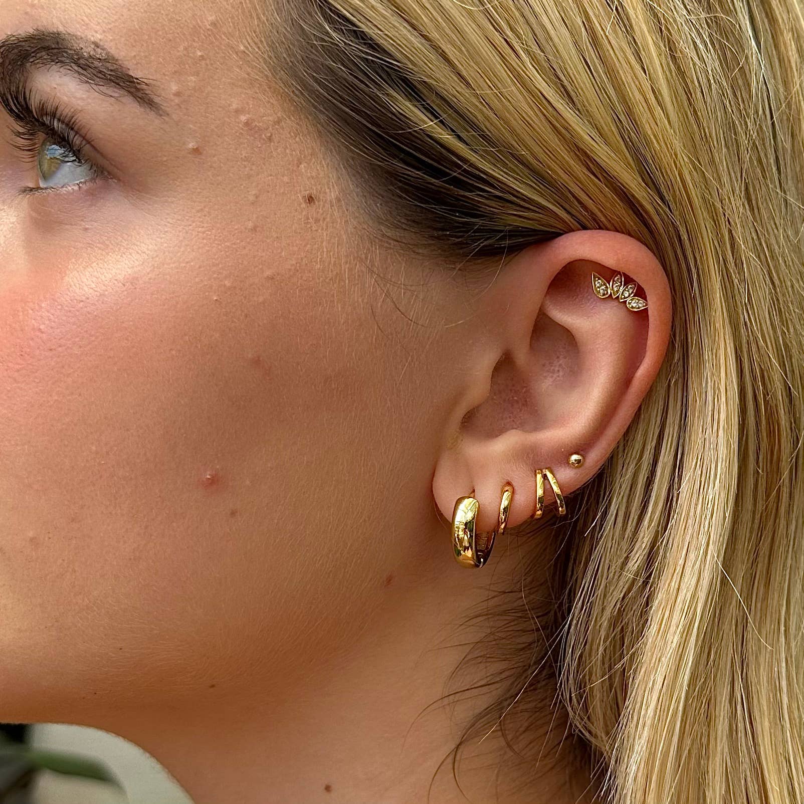 Luxe Simple Clicker Huggies