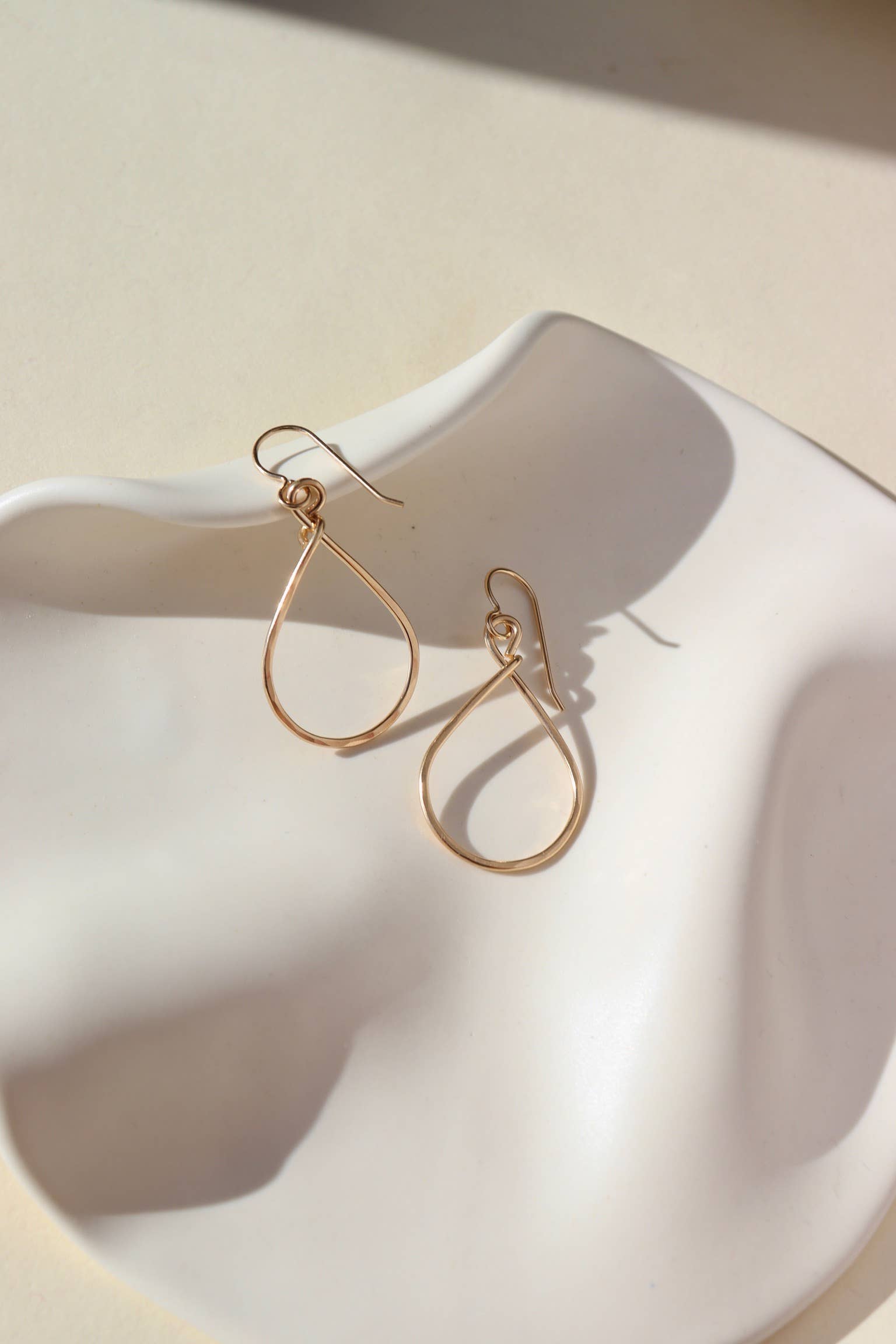 Essential Hoop Earrings in 14k Gold Fill